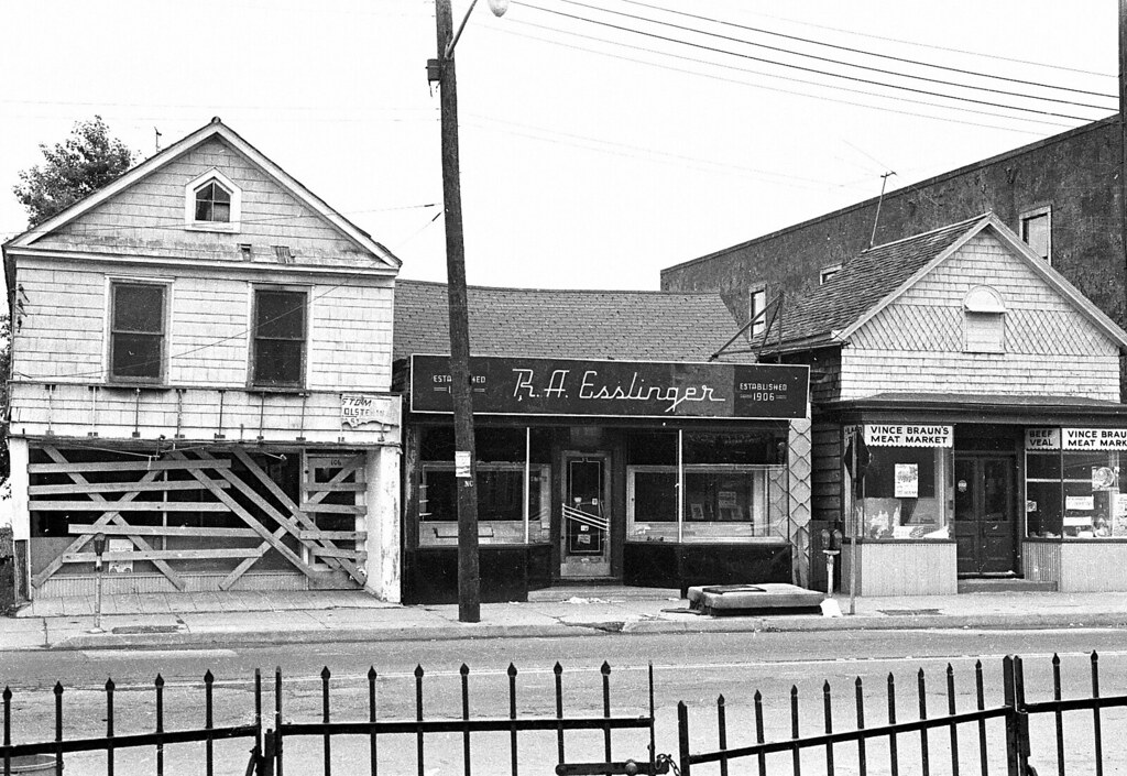 Old Hicksville.1967 Photo by Mike Dolan. .Broadway Hicksvi… Flickr