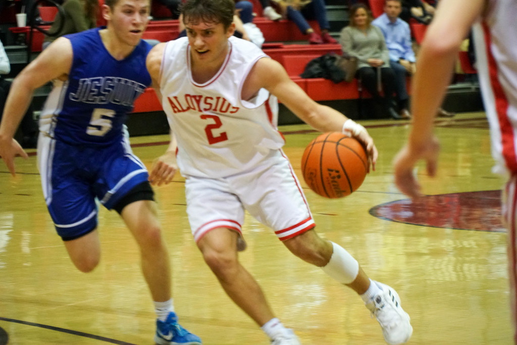 Basketball Wins Huge Upset over Jesuit on St. Aloysius Throwback Night