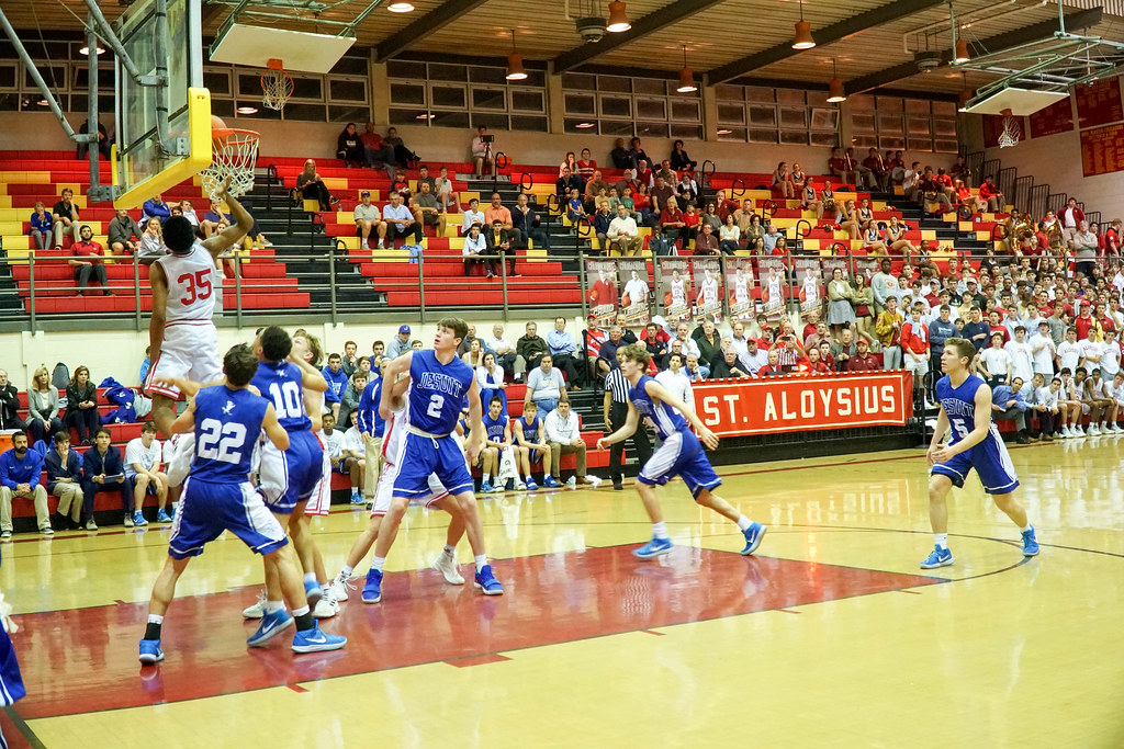 Basketball Wins Huge Upset over Jesuit on St. Aloysius Throwback Night