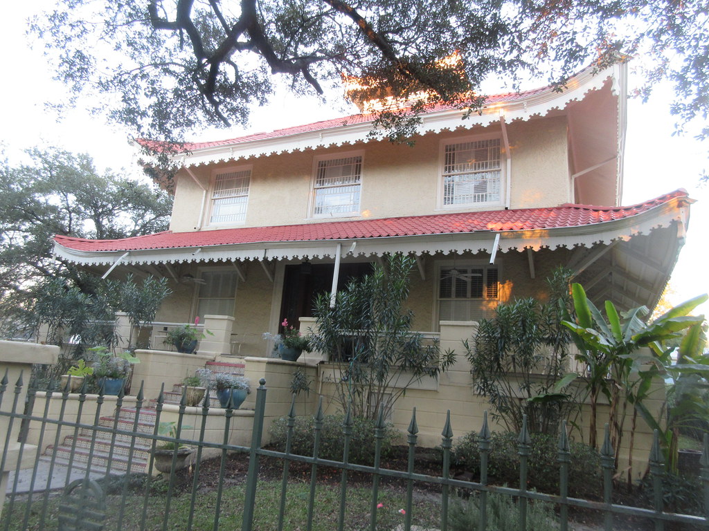 Pagoda House, Napoleon Avenue, New Orleans "Pagoda House" … Flickr