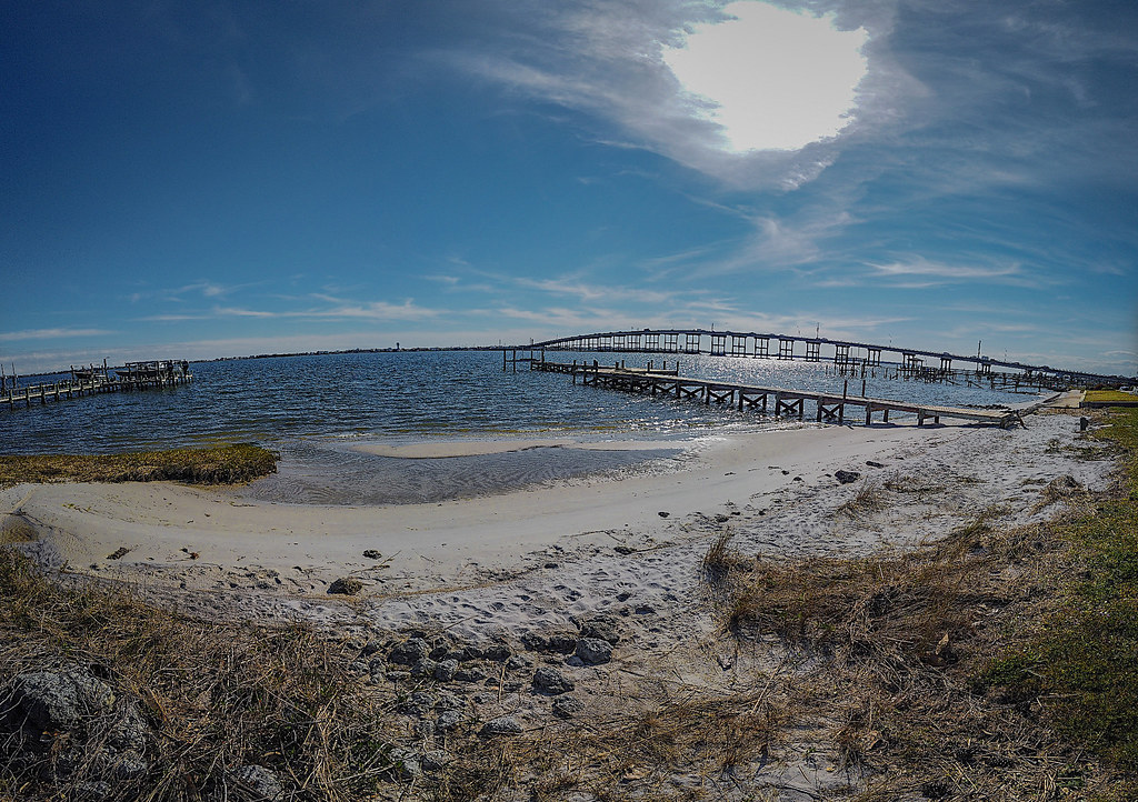 The Morehead City /Atlantic Beach Bridge The Island in the… Flickr