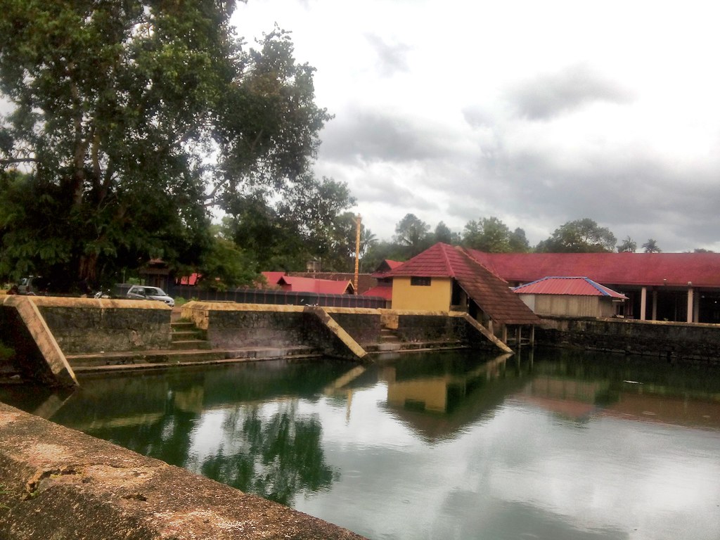 Omalloor temple pond varun 3860 Flickr