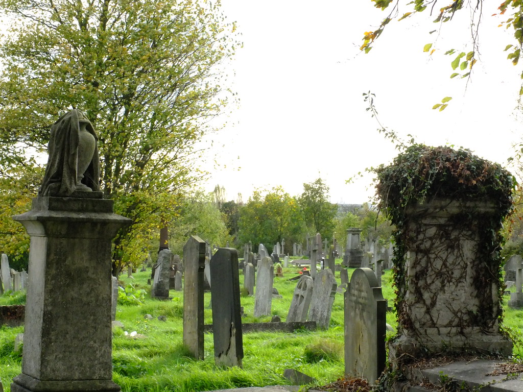 Cemetery of All Souls Taken during London Month of the Dea… Flickr