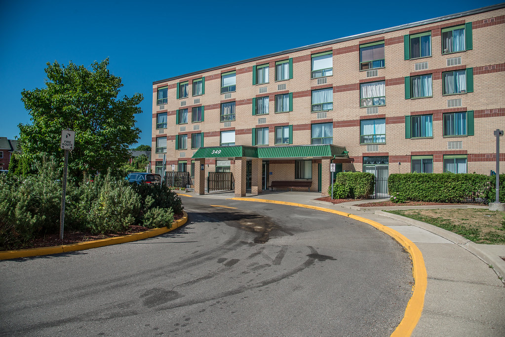 Heritage East 349/351 Crowder Boulevard, Newmarket, Ontari… Flickr