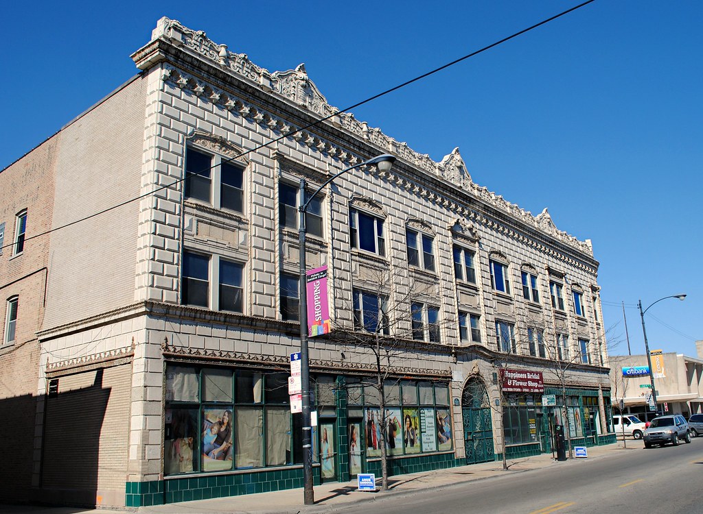 Apartment building in Marquette Park Chicago 6240 S. Ked… Cragin