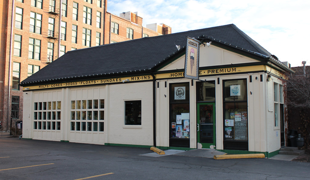 Gas Station, 1120 Jackson St. Omaha, NE Tom McLaughlin Flickr