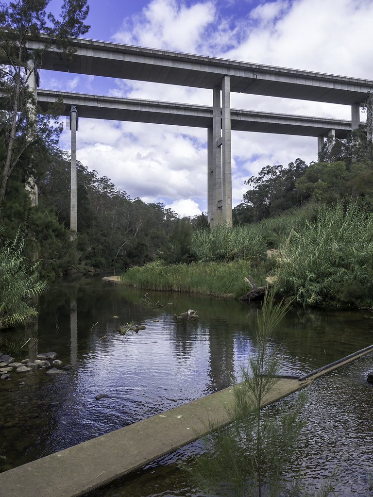 M31 Hume Motorway bridges over Nepean River at Douglas Par… Flickr