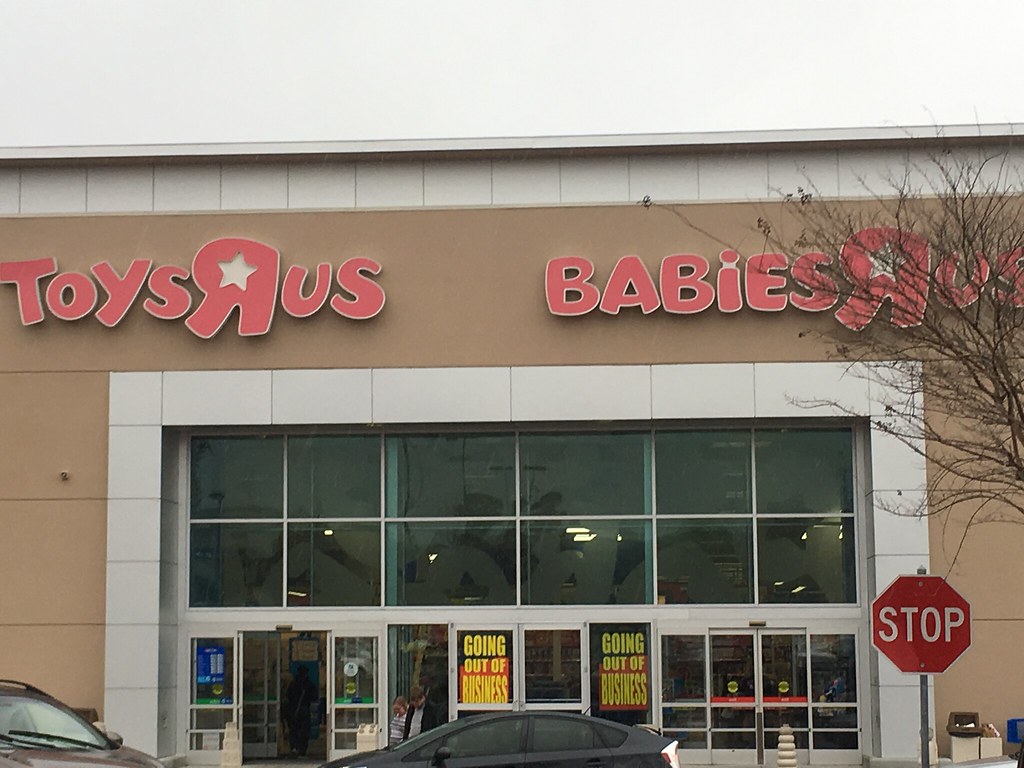 Soon to be Former Toys R Us of Raleigh, NC Front Entrance tubabren