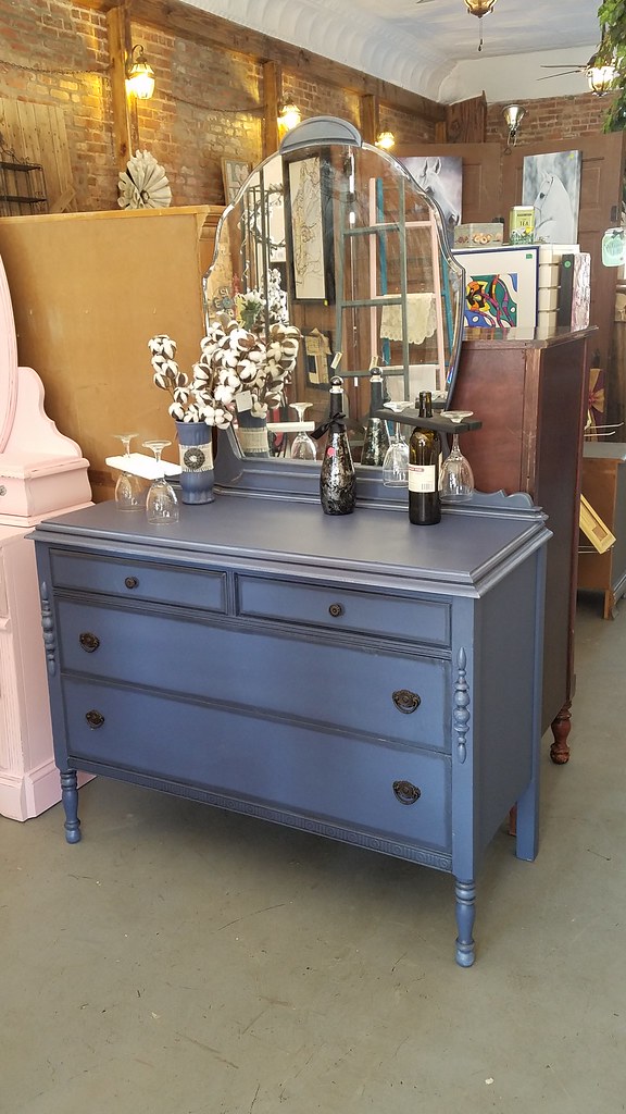 Repurposed desk using Dixie Belle Chalk Paint in Caviar an… Flickr