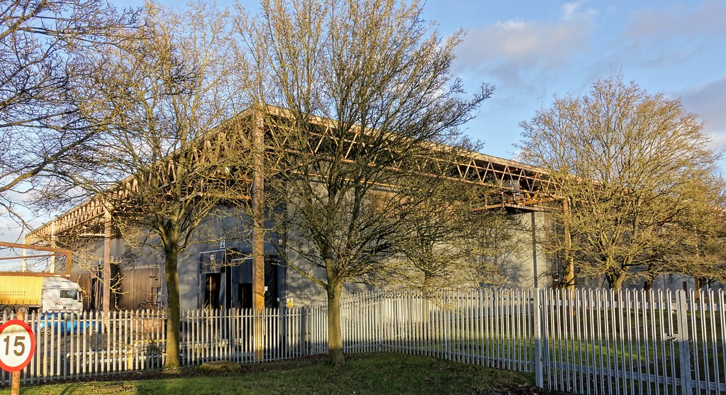 Kiln Farm, SteinbergButte Warehouse, Milton Keynes. a photo on