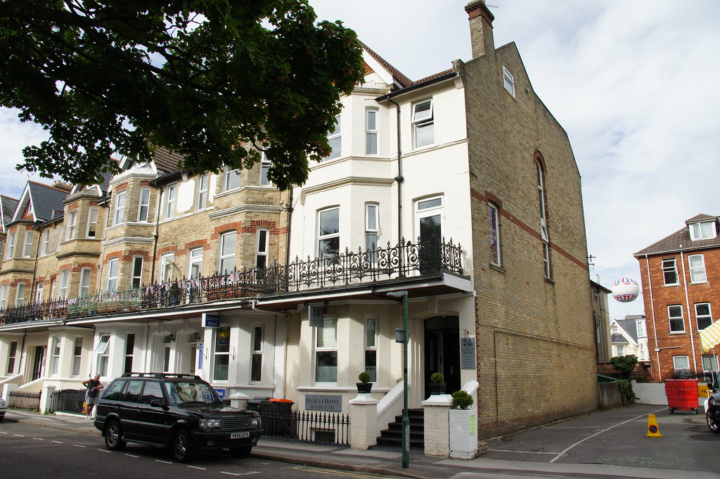 Hedley Hotel (Ulundi Hotel, Seaways Hotel), 125 West Hill Road