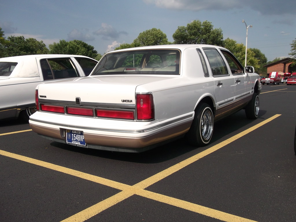 1996 Lincoln Town Car lowrider Seen at the 2nd Annual Knig… Flickr