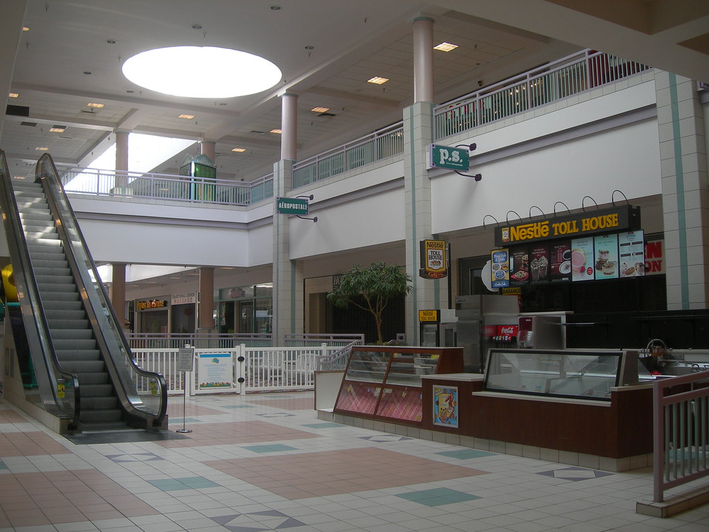 Interior 4 Logan Valley Mall Altoona, PA Another interior … Flickr