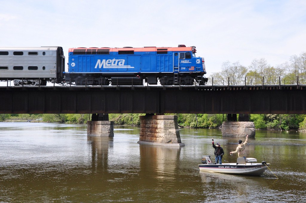 Metra F40 crossing Fox River Elgin Fisherman wave to west… Flickr