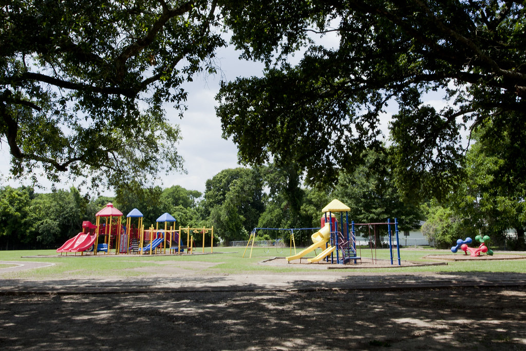 Paul Breaux Middle School Playground Equipment Middle Scho… Flickr