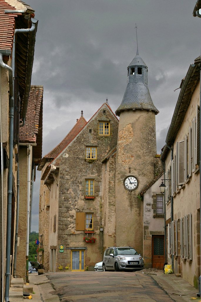 SaintBenoîtdu­Sault. (Indre) Le Beffroi. L'Horloge du b… Flickr