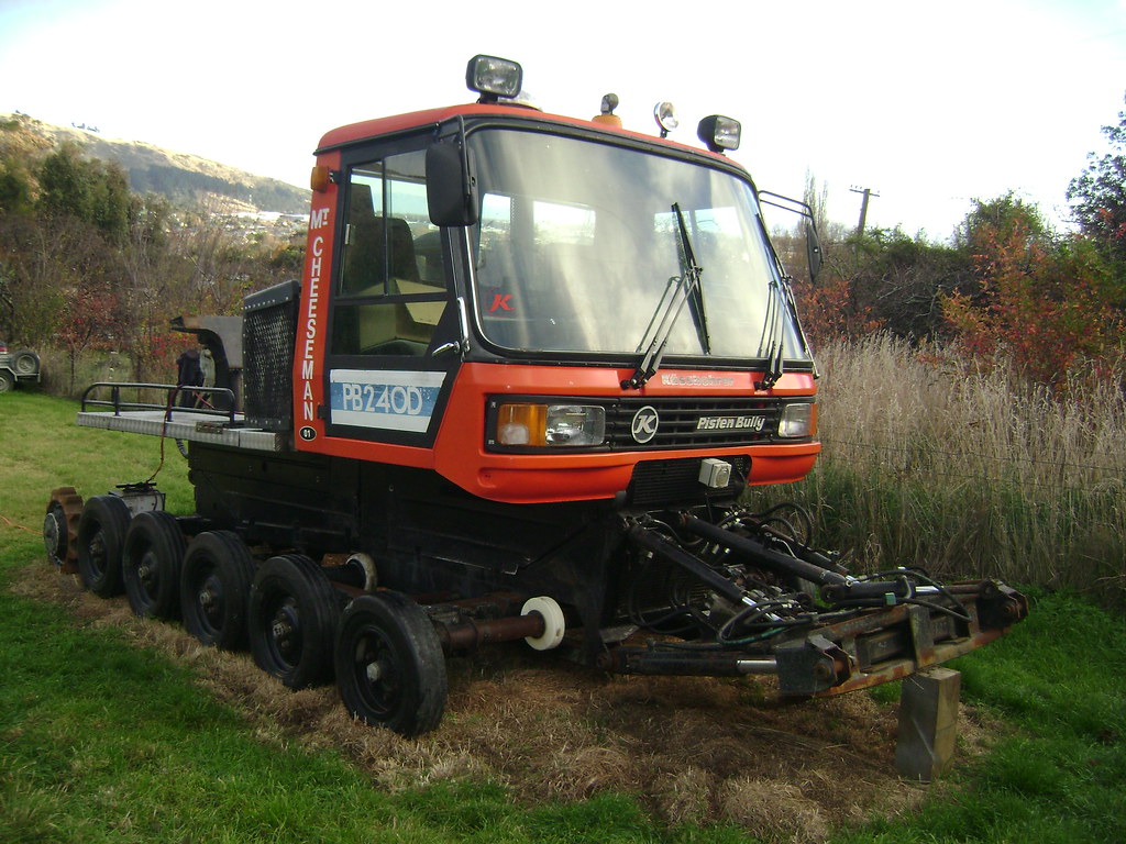 Pisten Bully 240D 1988 Snow Groomer 4612 Our old snow … Flickr