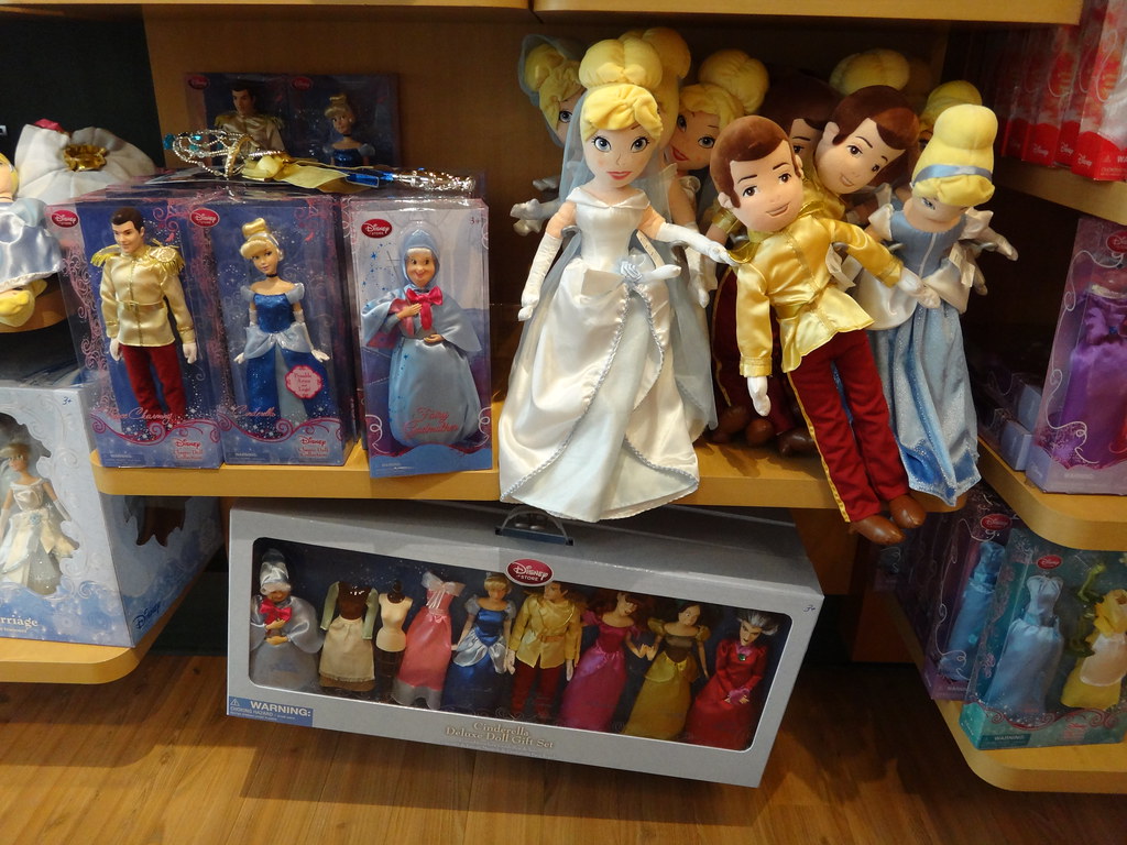 Disney Store Displays of New Princess Doll Releases 2012… Flickr