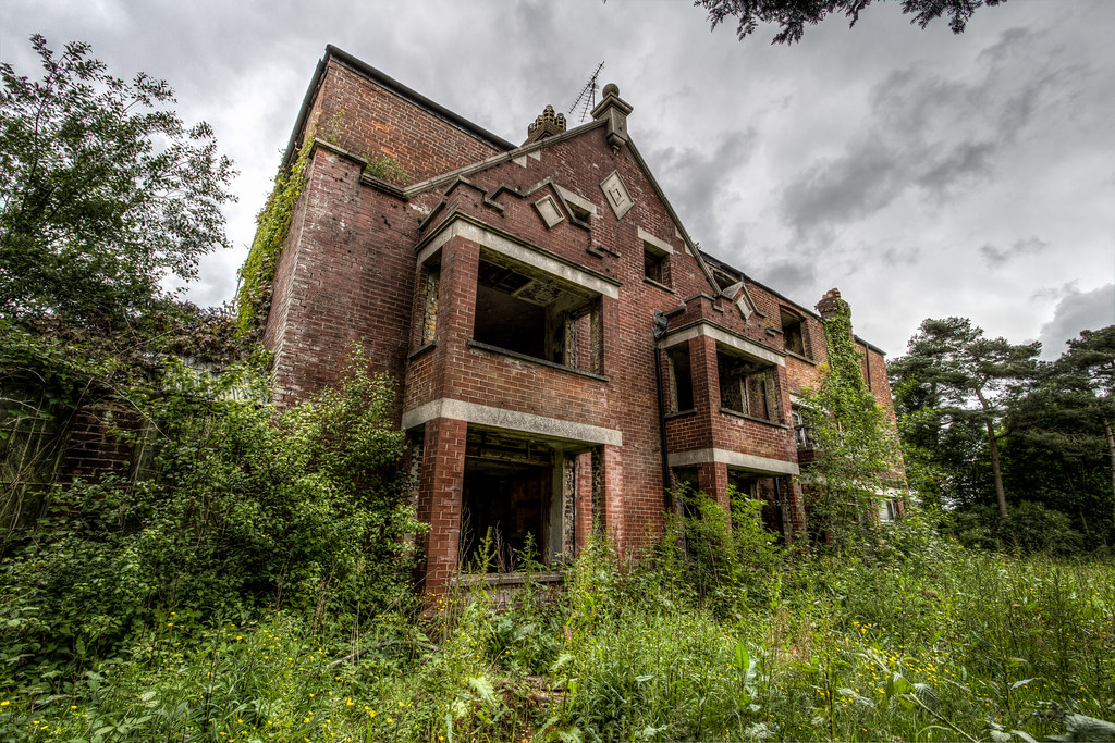 Derelict Manor Taken while on a walk in the Kent area and … Flickr