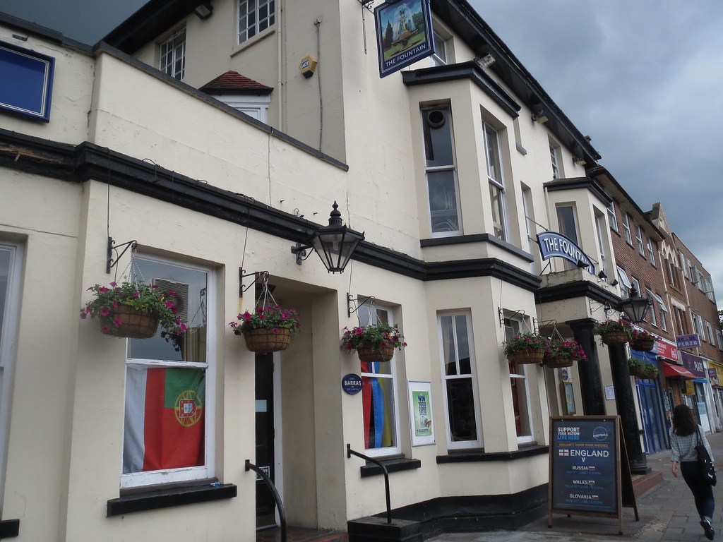 IMG_0925The FountainNew Malden Clive Scott Flickr