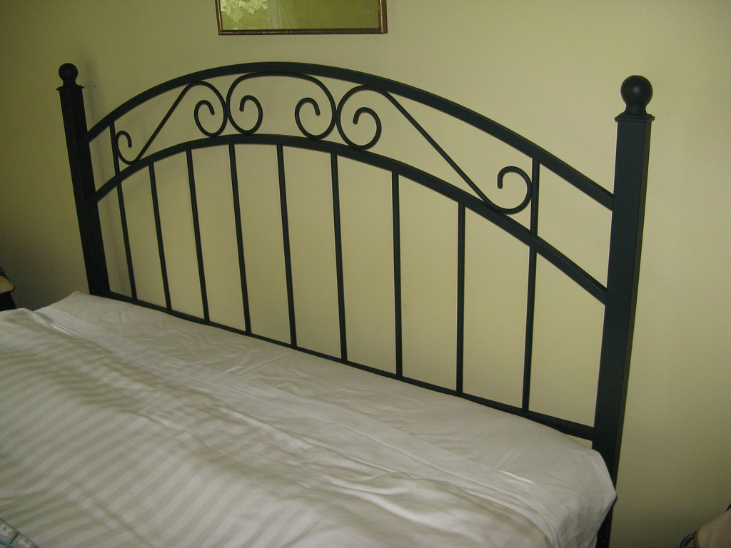 Queen size dark green metal bedframe Flickr