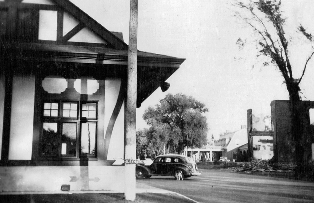 Canadian Customs "This is where we crossed into Canada. Th… Flickr