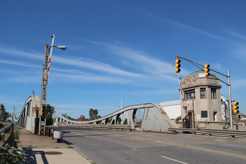 West Jefferson Avenue Rouge River Bridge (Detroit, Michiga… Flickr