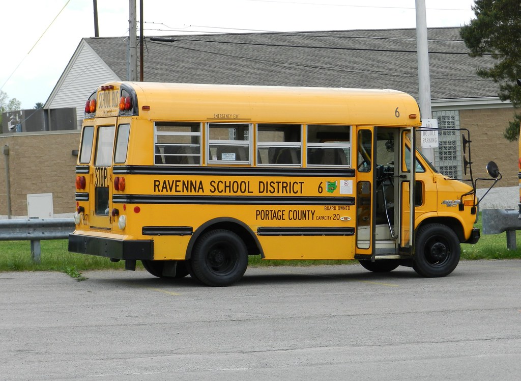 DSCN5834 Ravenna City Schools 6 1996 Mid Bus Guide DW Ch… Flickr