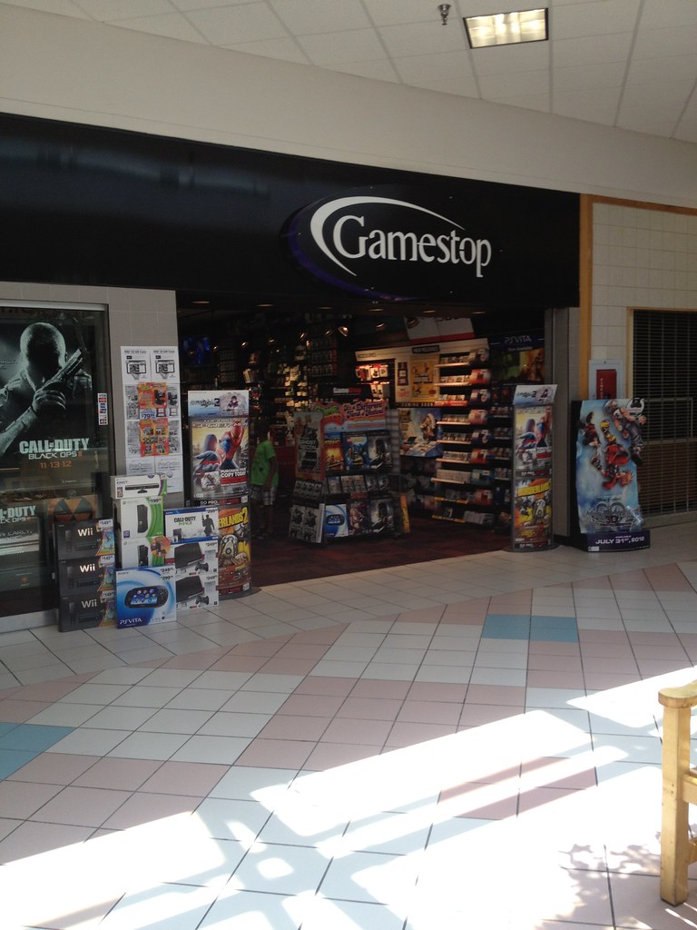 Babbages/Gamestop West Manchester Mall Wow, pathetic red… Flickr