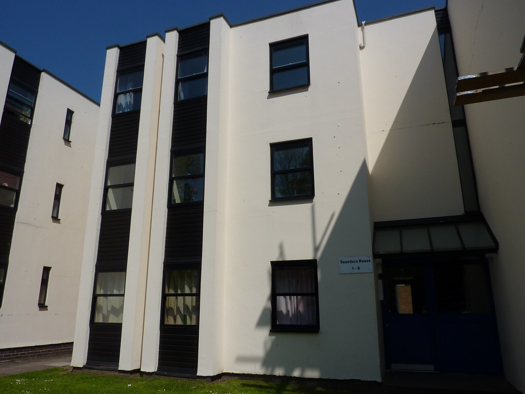 Saunders House, Leamington Spa A block of flats in north L… Flickr