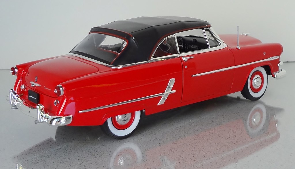 1953 Ford Crestline Sunliner Issued by Welly, It is 118 s… Flickr