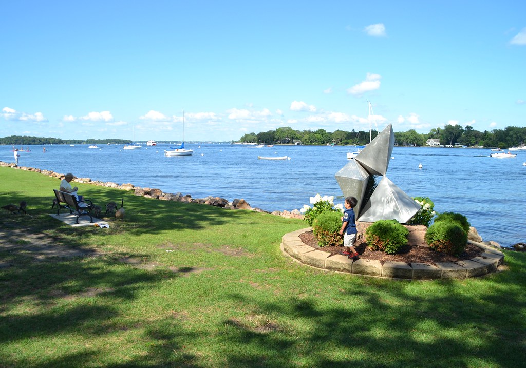 Excelsior Commons Excelsior Bay on Lake on a be… Flickr