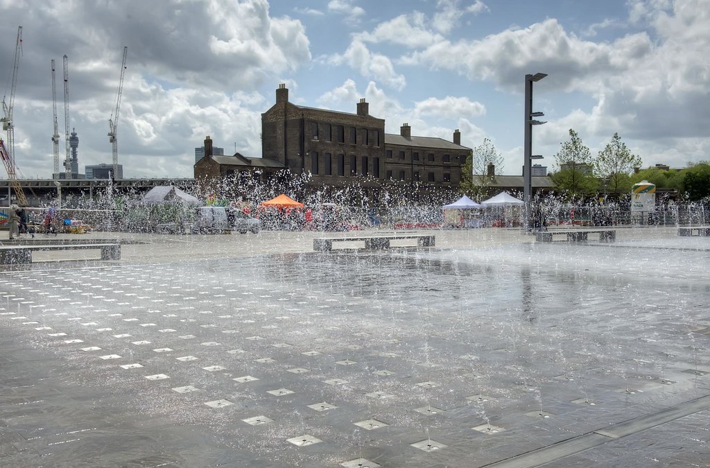 Fountains at Central Saint Martins, Kings Cross, London. H… Flickr