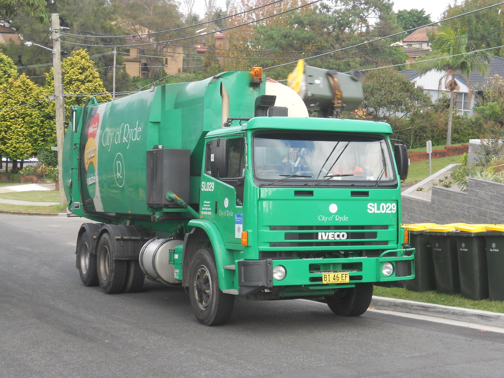 SL029 Yellow bins Truck 29 collecting recycling. AussieGarbo67 Flickr