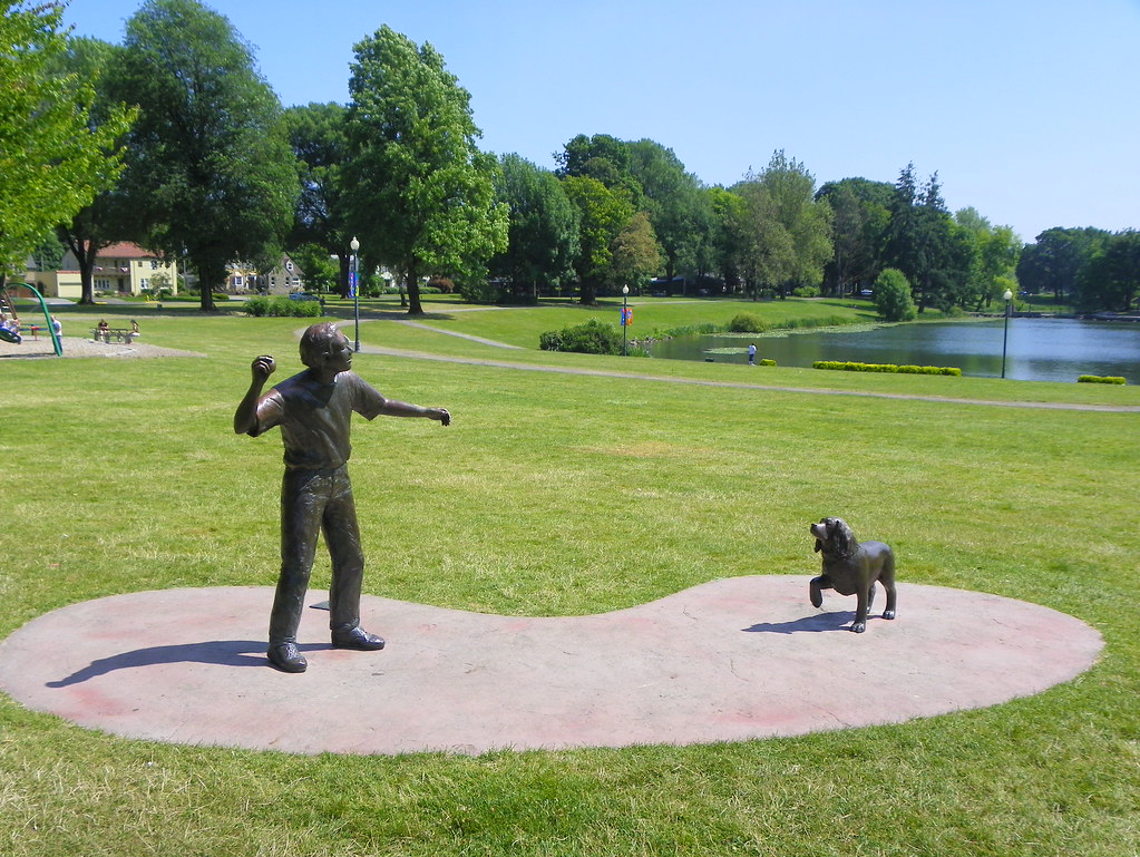 Best Friends Sculpture at Lake Sacajawea Park, Longview, C… Flickr