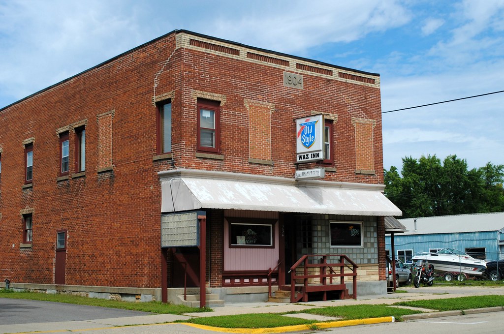 Waz Inn, Lone Rock Wisconsin ©All Rights Reserved. Flickr