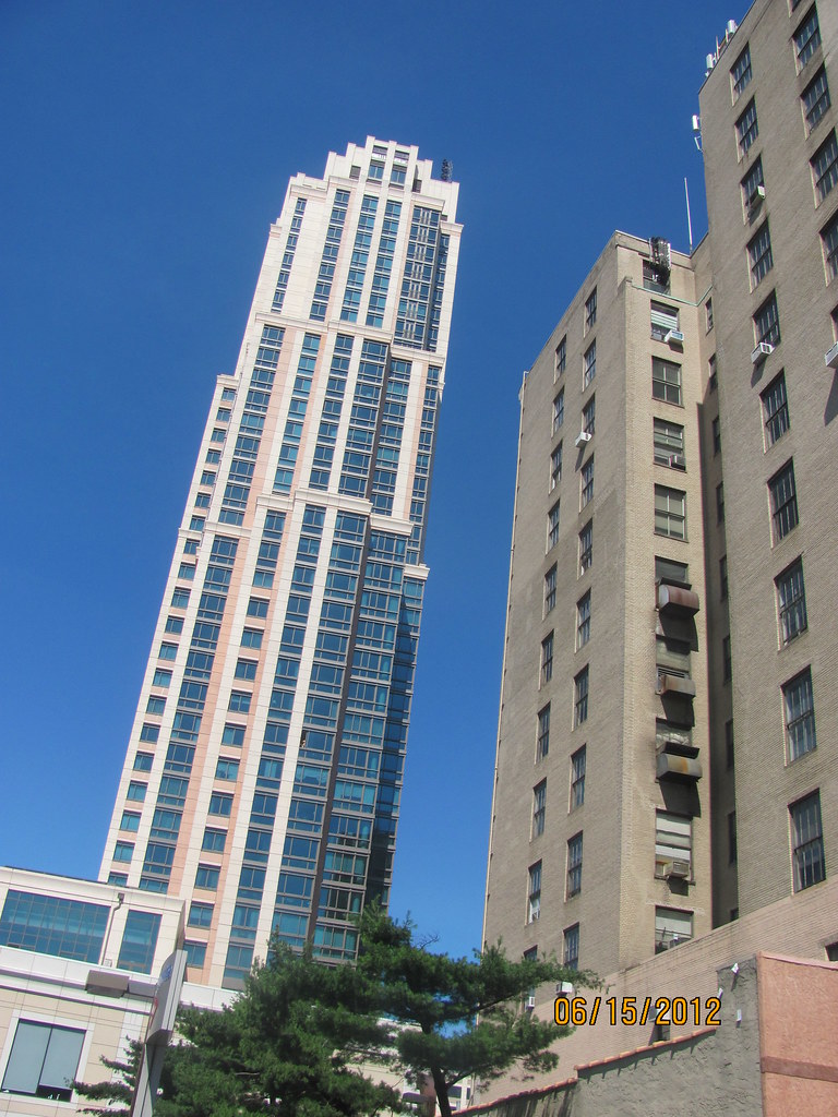 New Rochelle, N.Y. this one of the tallest buildings at Ne… Flickr