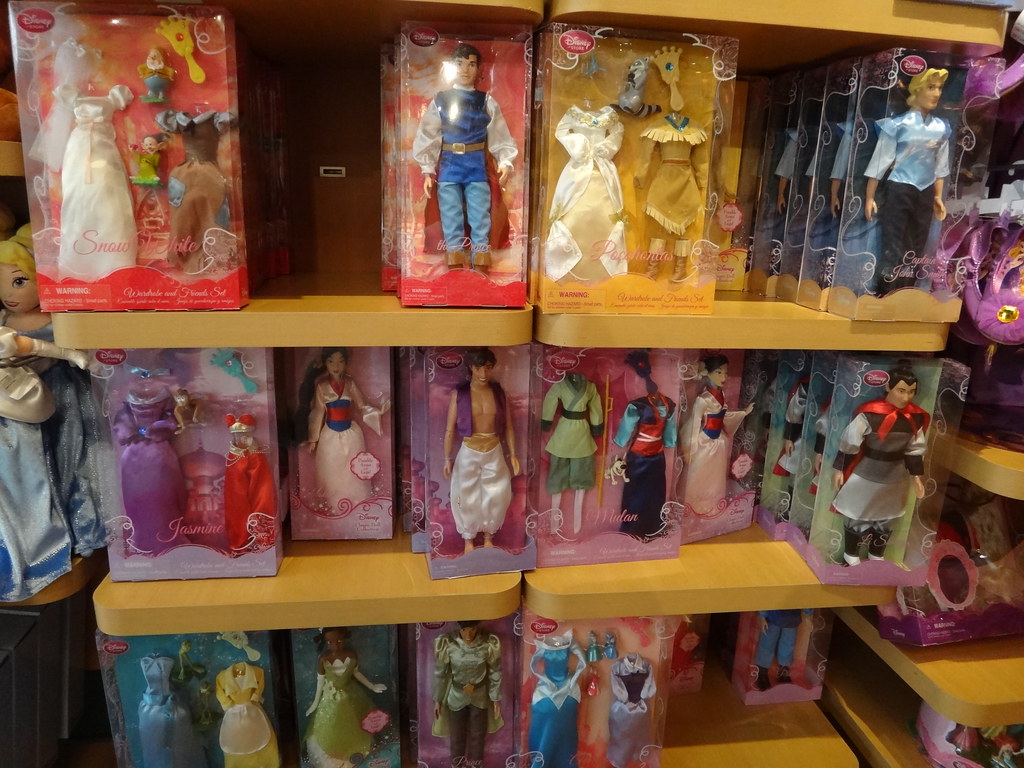 Disney Store Displays of New Princess Doll Releases 2012… Flickr