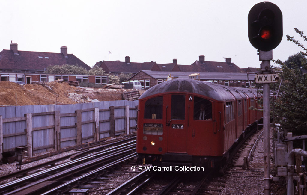 1938_Piccadilly_17574 A Piccadilly Line train of 1938 st… Flickr