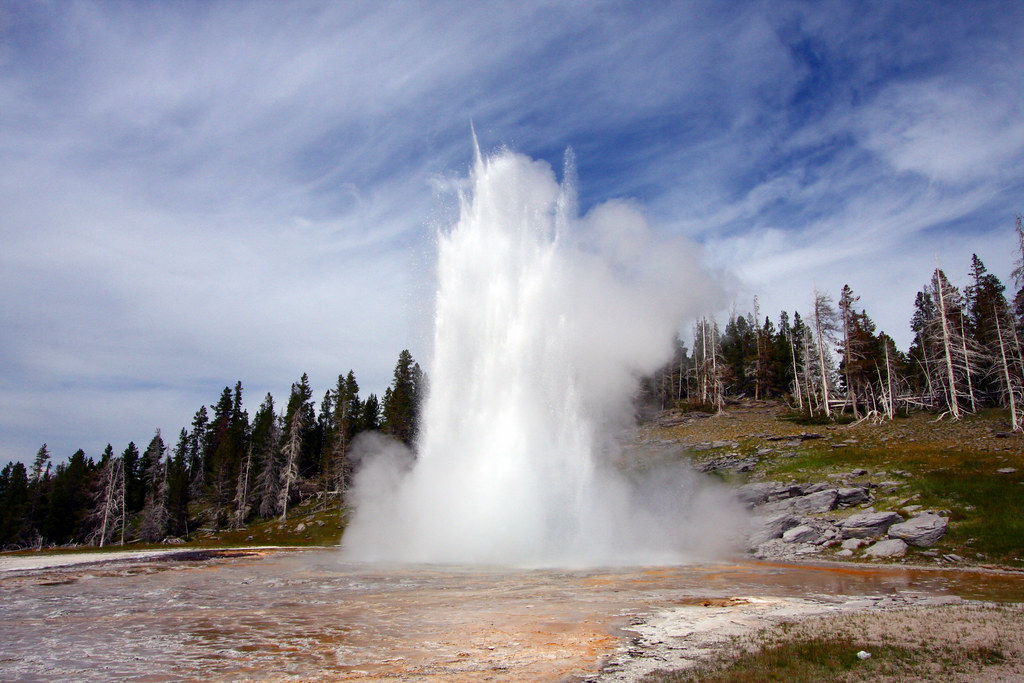 Grand Geyser eruption Grand Geyser is a fountain geyser in… Flickr
