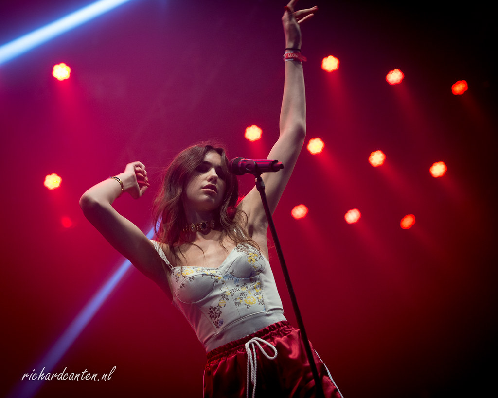 Dua Lipa Dua Lipa (/ˈduːə ˈliːpə/; Albanian pronunciation… Flickr