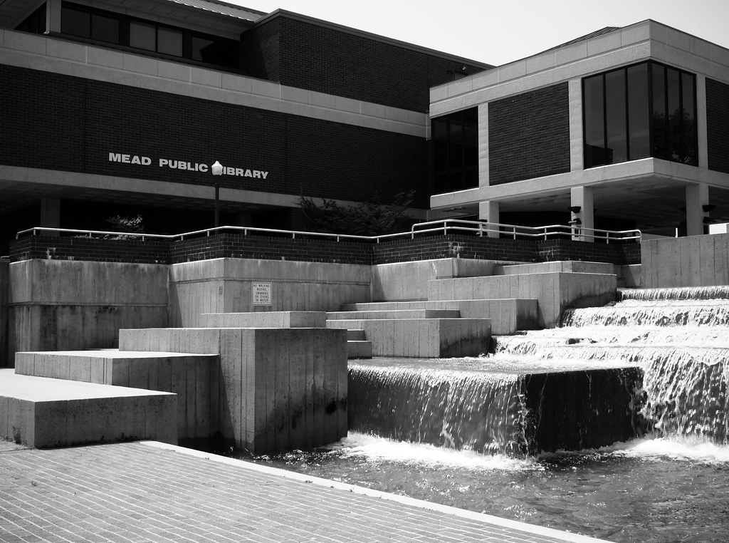 Plaza 8 Water Feature and Mead Public Library (Sheboygan, … Flickr