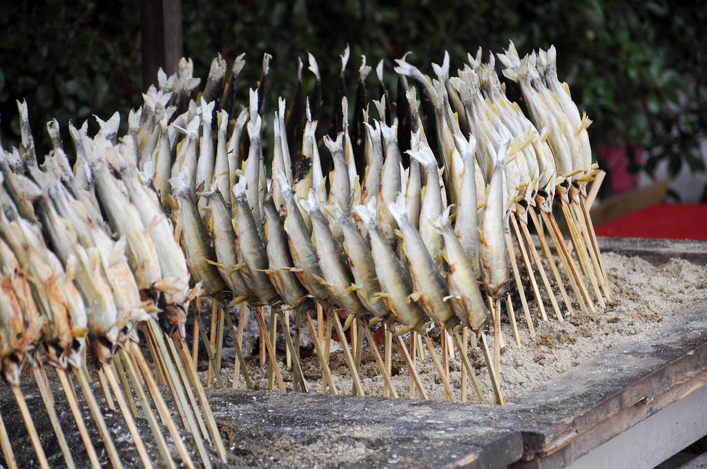 Fish on a stick A new hanami food for me. Bryony ブライオニー Flickr
