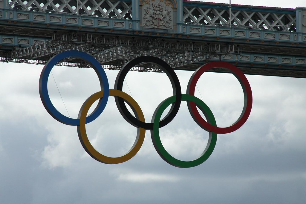 Olympic Rings Tower Bridge The Olympic Rings mounted on … Flickr