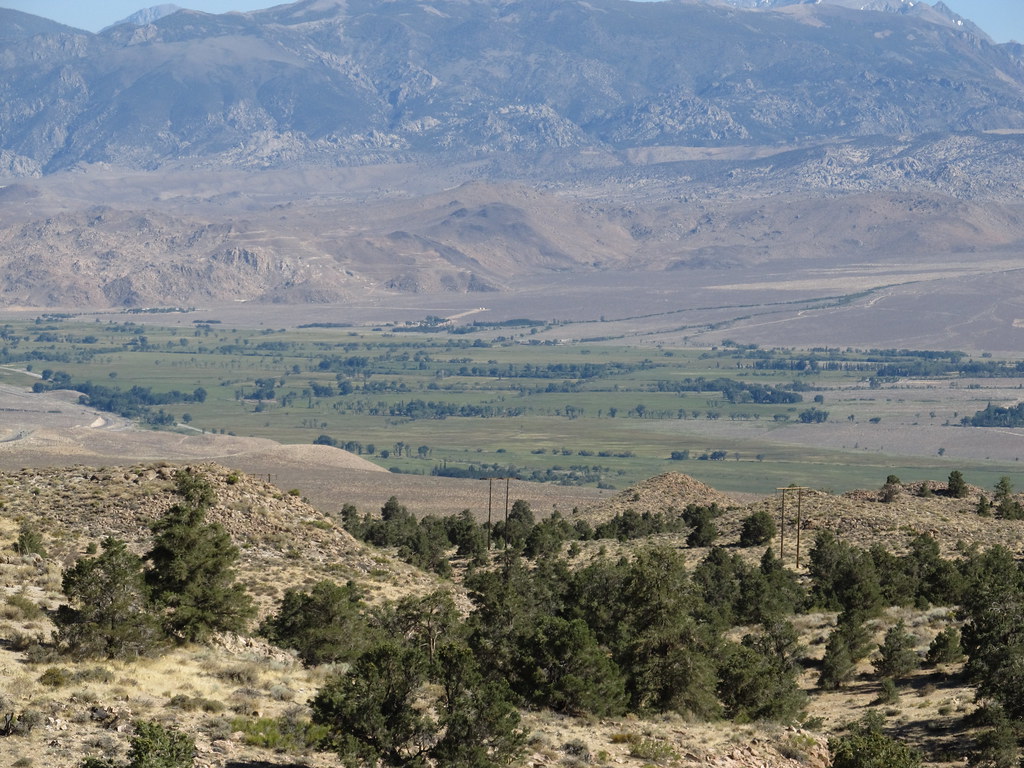 Owens Valley, from U.S. 395, California Owens Valley is th… Flickr