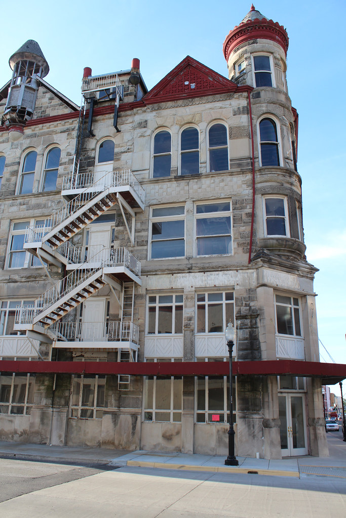 Corner bank Sedalia, MO I've what this fairly ma… Flickr