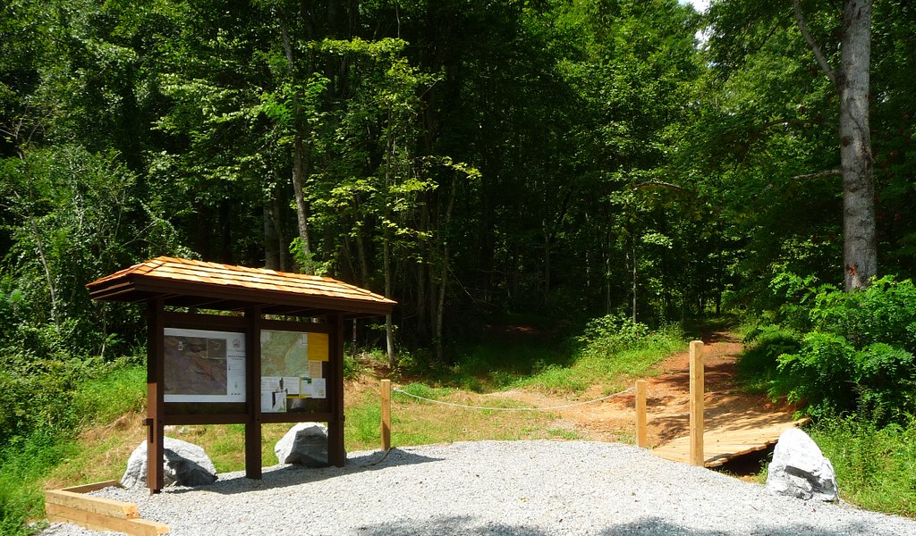 Trailhead Trailhead and parking for access to the Bracken … Flickr