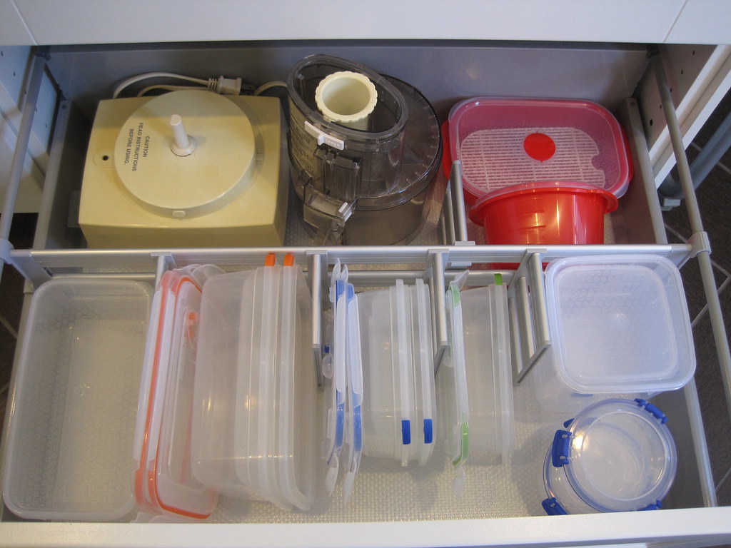 Plastic ware storage No more struggles to find the lids! Ann Nathan