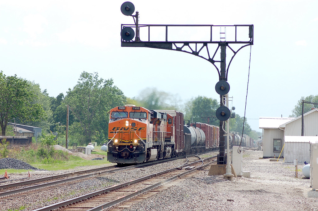 EStronghurst_04_7400East_053013 Stronghurst, IL Kim Heusel Flickr