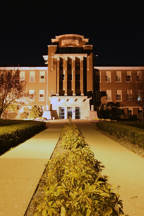 Penn Hall Penn Hall on campus of William Penn University, … Flickr
